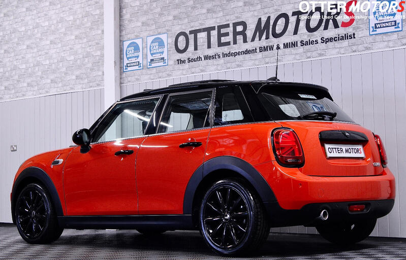 MINI HATCH