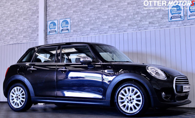MINI HATCH