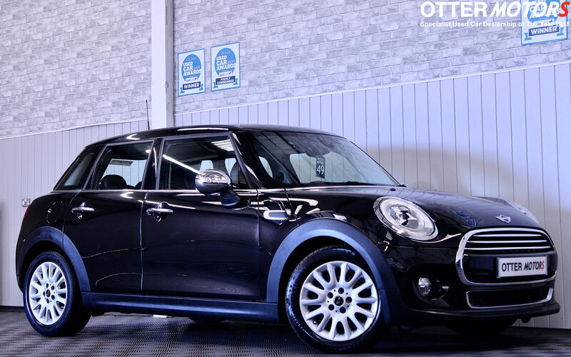 MINI HATCH