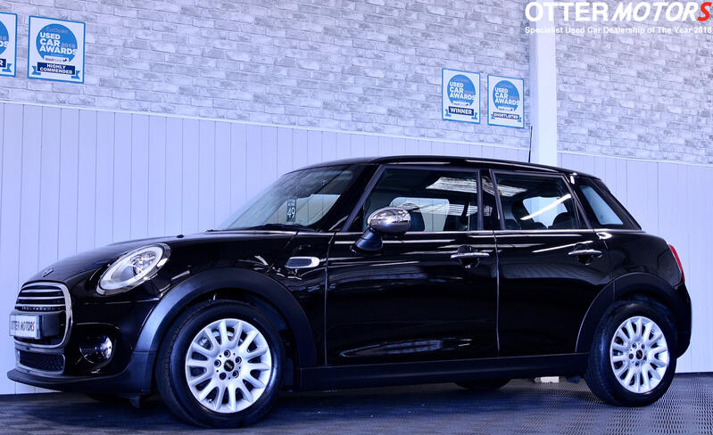 MINI HATCH
