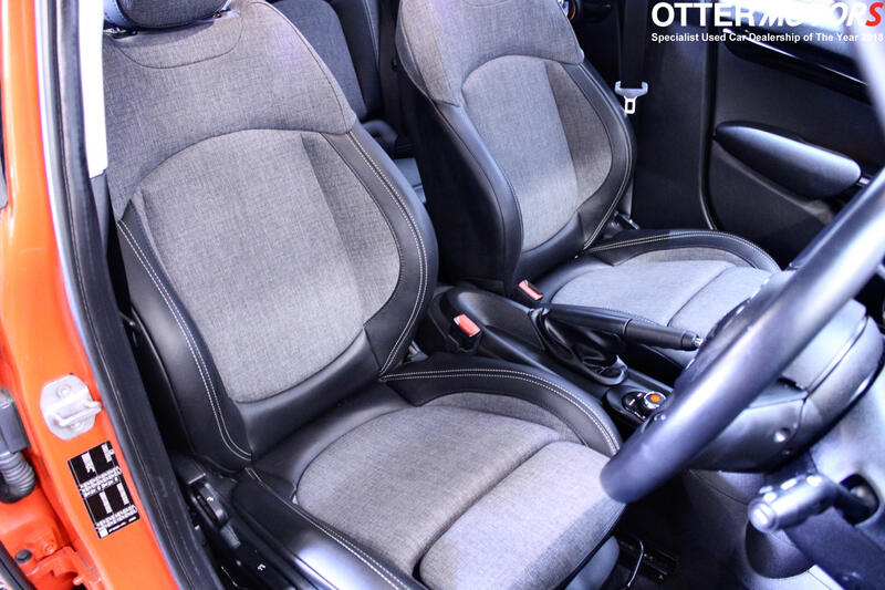 MINI HATCH