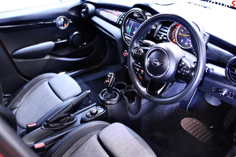 MINI HATCH