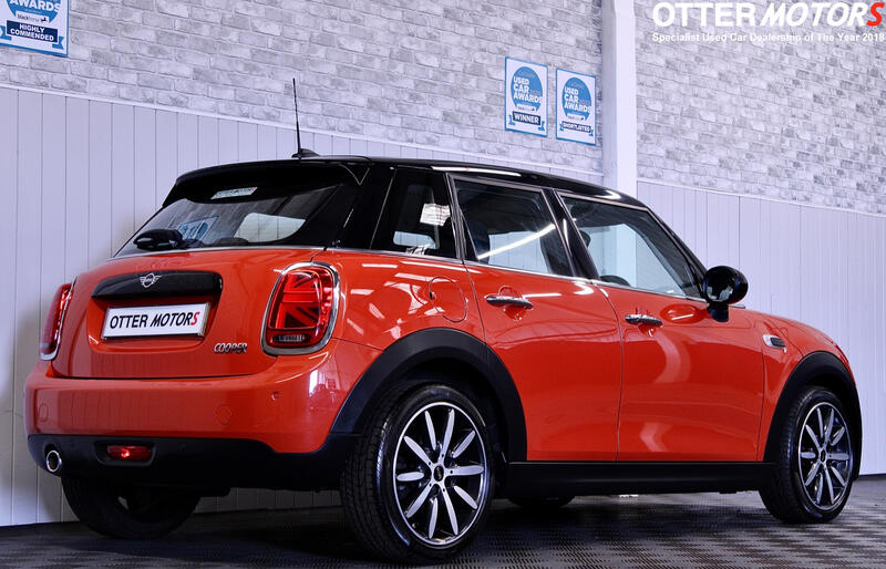 MINI HATCH