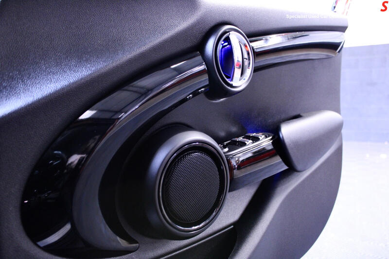 MINI HATCH