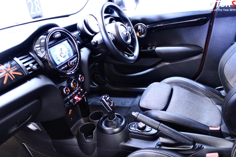 MINI HATCH