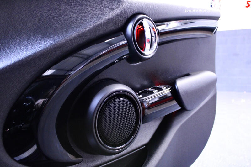 MINI HATCH
