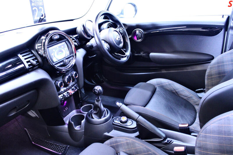 MINI HATCH