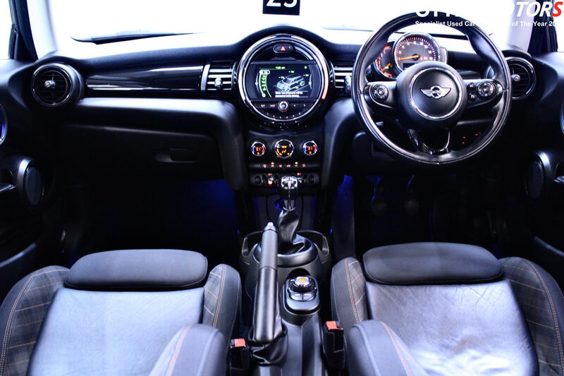 MINI HATCH