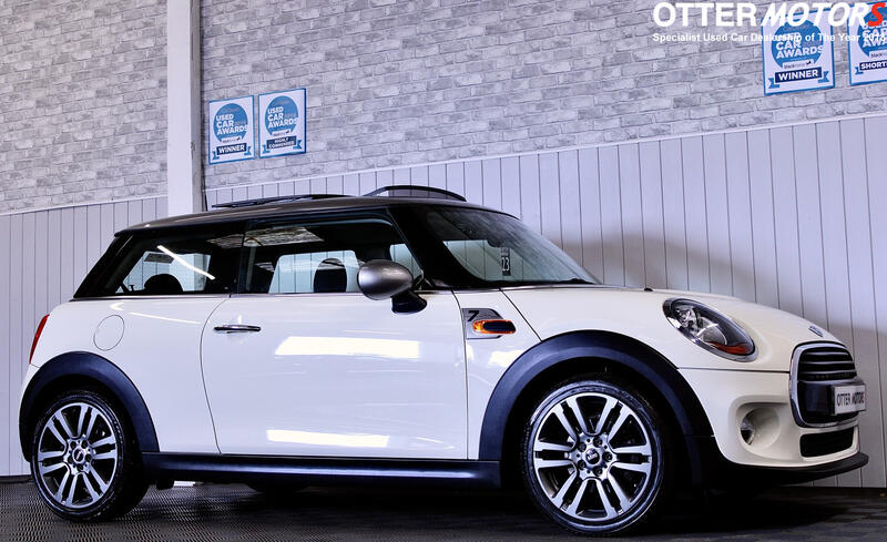 MINI HATCH