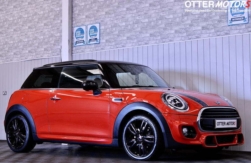 MINI HATCH