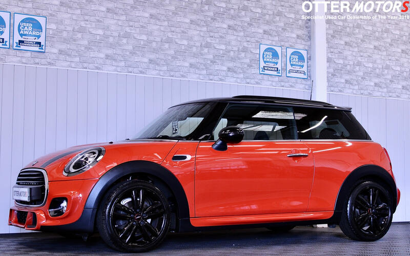 MINI HATCH