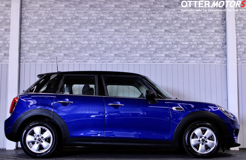 MINI HATCH