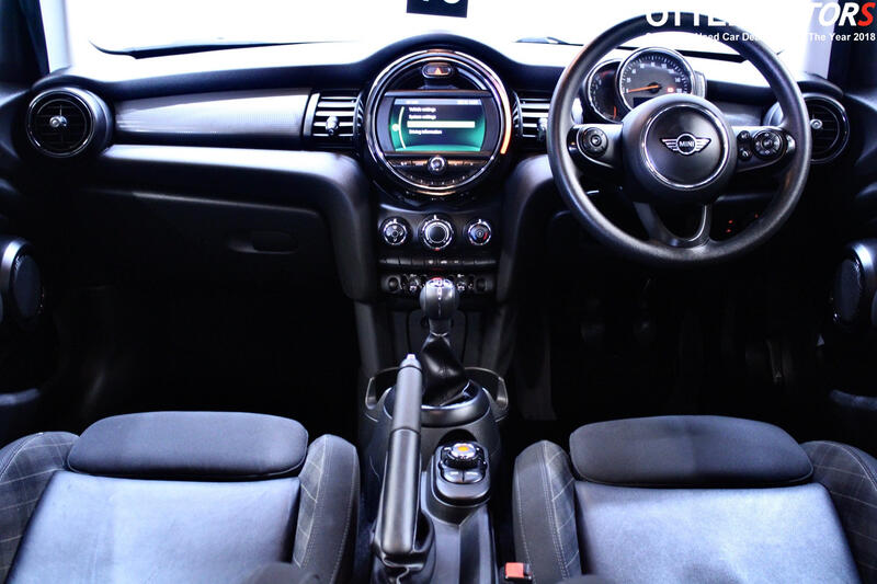 MINI HATCH
