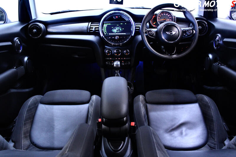 MINI HATCH