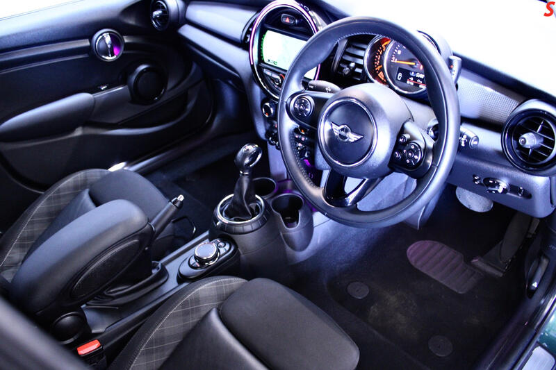 MINI HATCH