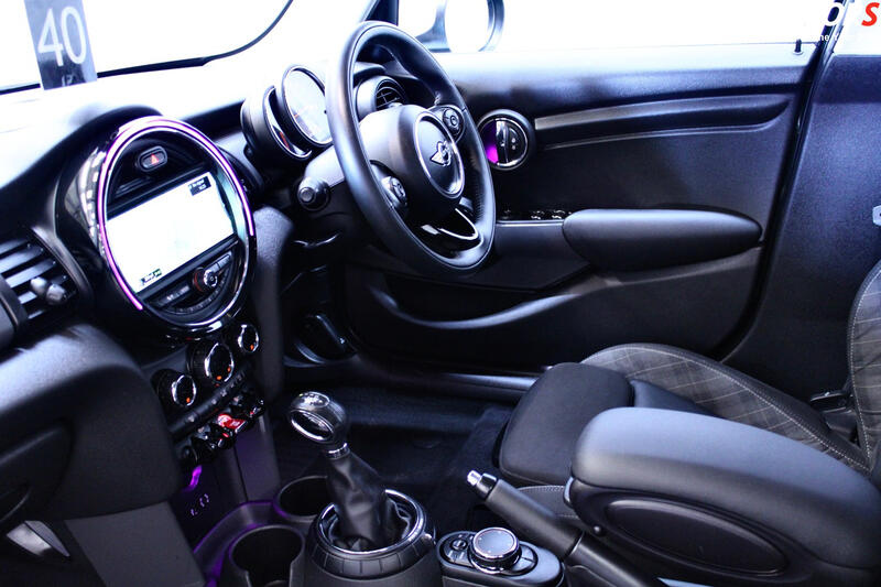MINI HATCH