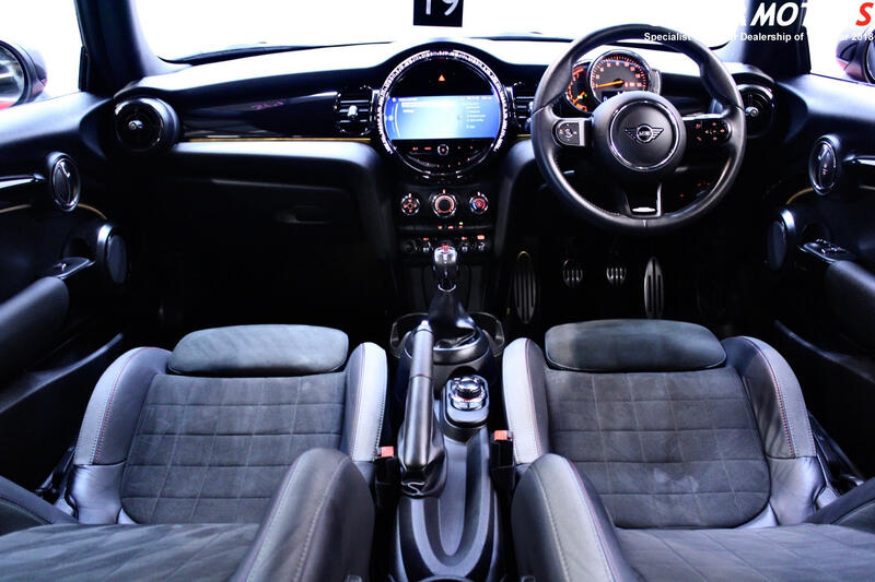 MINI HATCH