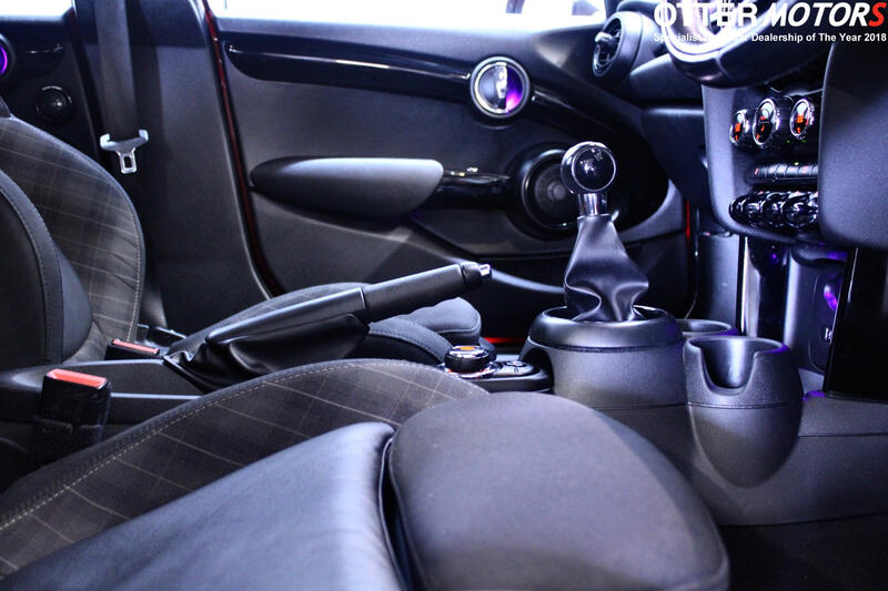 MINI HATCH