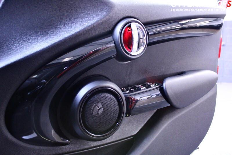 MINI HATCH
