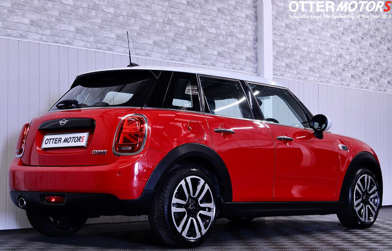 MINI HATCH