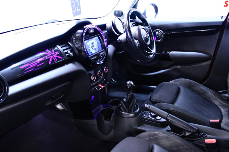 MINI HATCH