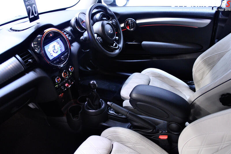 MINI HATCH