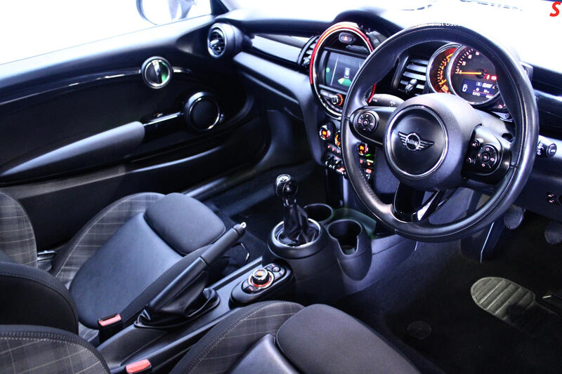 MINI HATCH