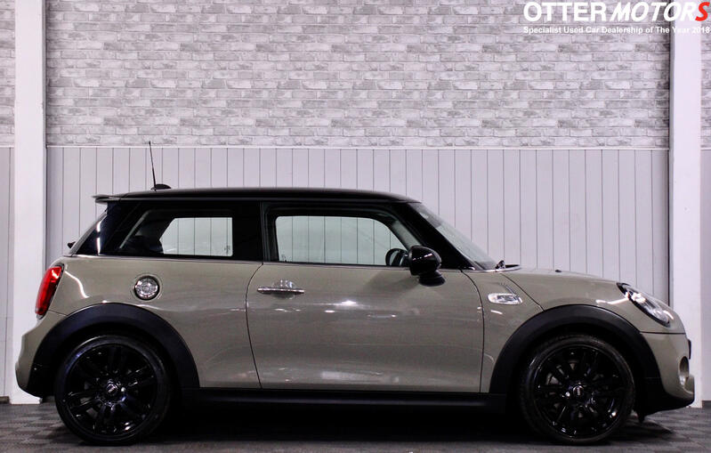 MINI HATCH