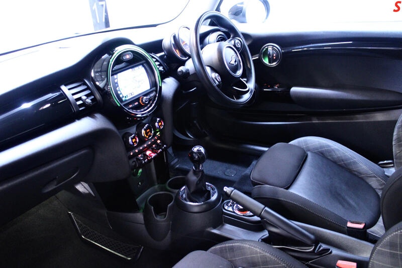 MINI HATCH