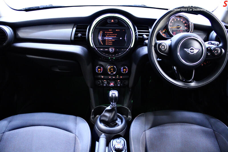 MINI HATCH