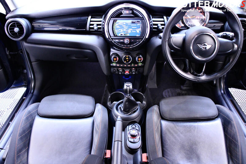 MINI HATCH