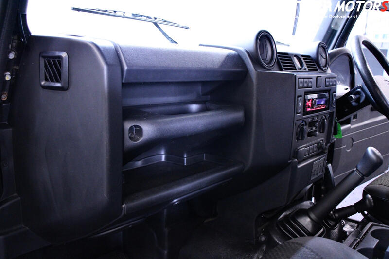 LAND ROVER DEFENDER 90
