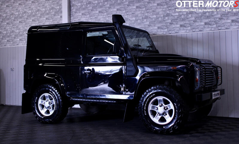 LAND ROVER DEFENDER 90