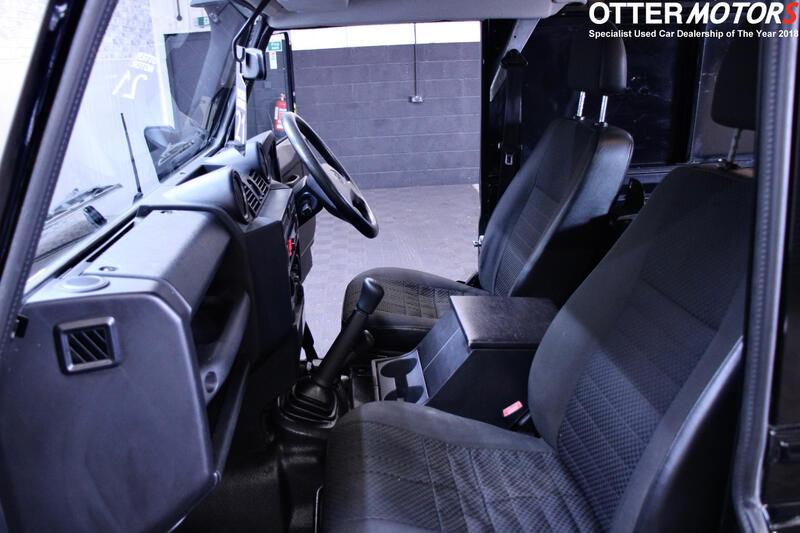 LAND ROVER DEFENDER 90