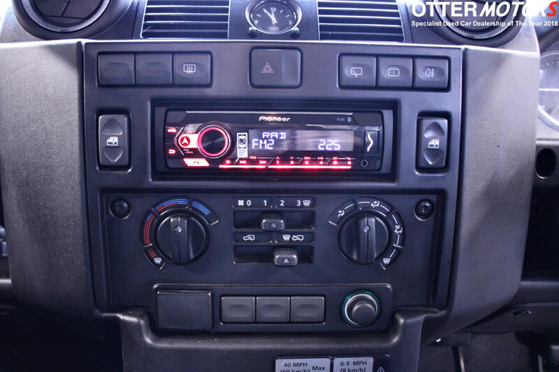 LAND ROVER DEFENDER 90