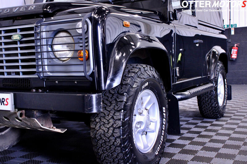 LAND ROVER DEFENDER 90