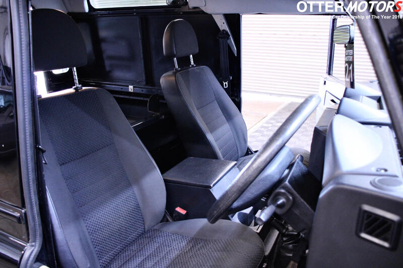 LAND ROVER DEFENDER 90
