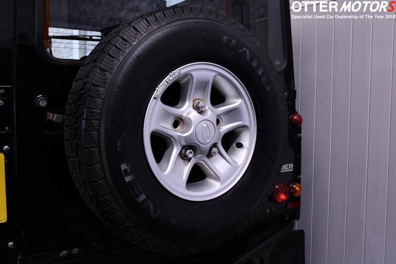 LAND ROVER DEFENDER 90