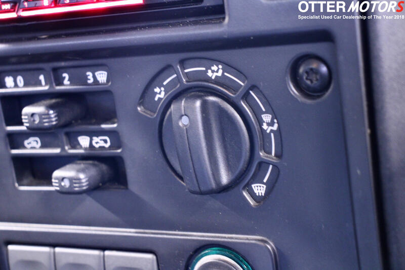 LAND ROVER DEFENDER 90