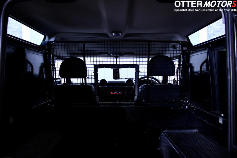 LAND ROVER DEFENDER 90