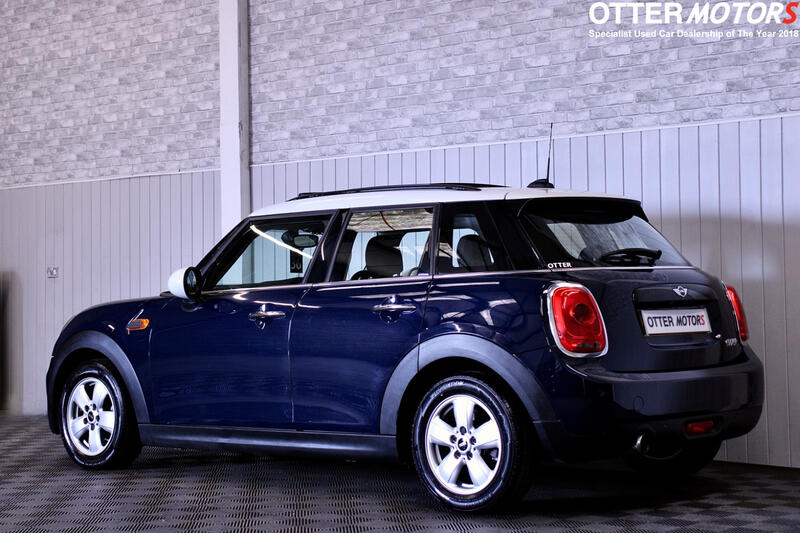 MINI HATCH