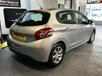 PEUGEOT 208 (2012)