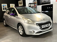 PEUGEOT 208 (2012)