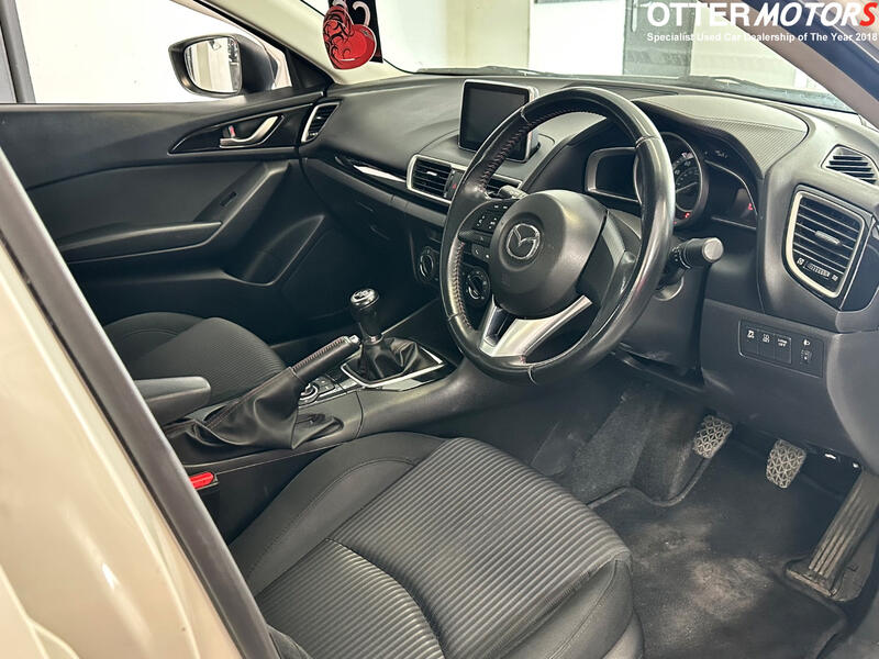 MAZDA MAZDA3
