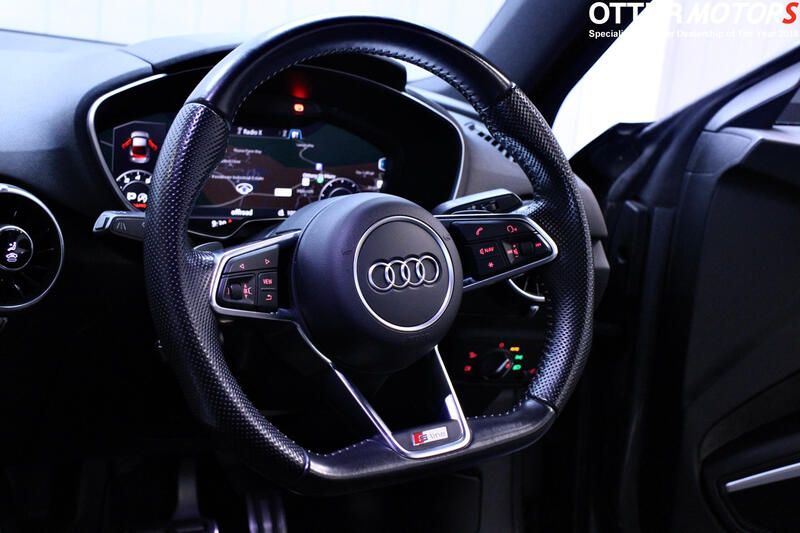 AUDI TT