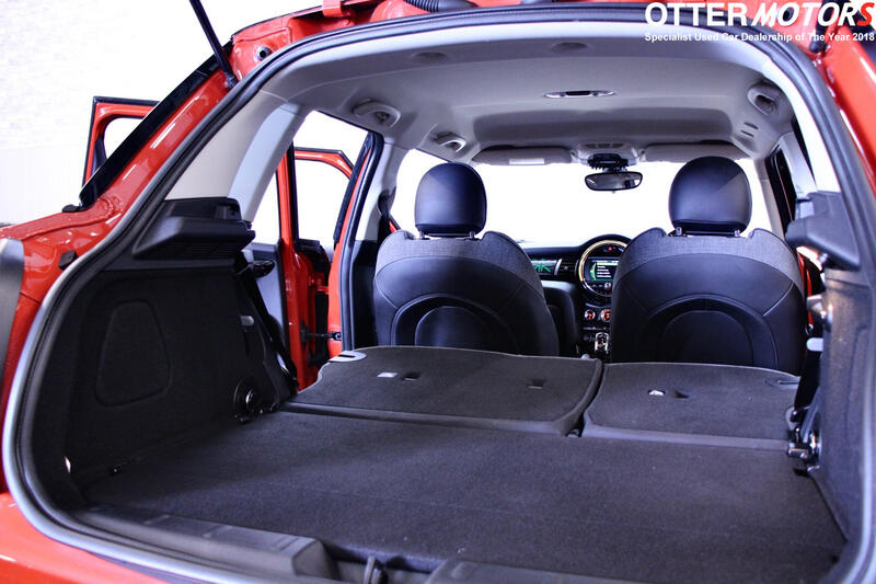 MINI HATCH