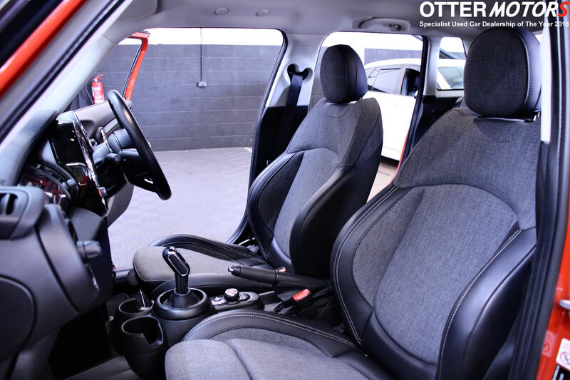 MINI HATCH