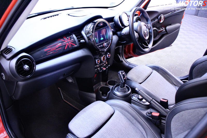 MINI HATCH