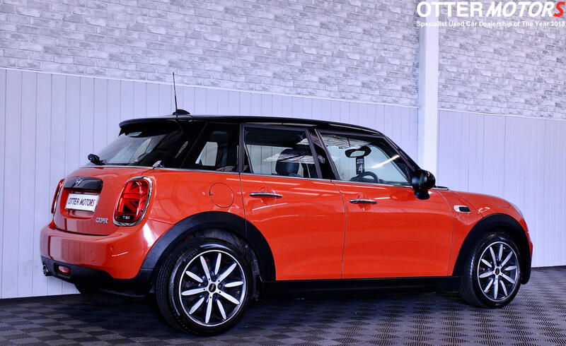 MINI HATCH