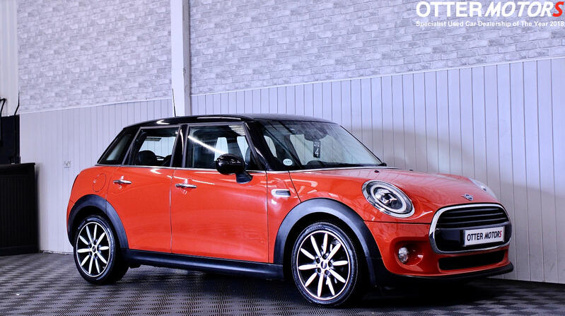 MINI HATCH